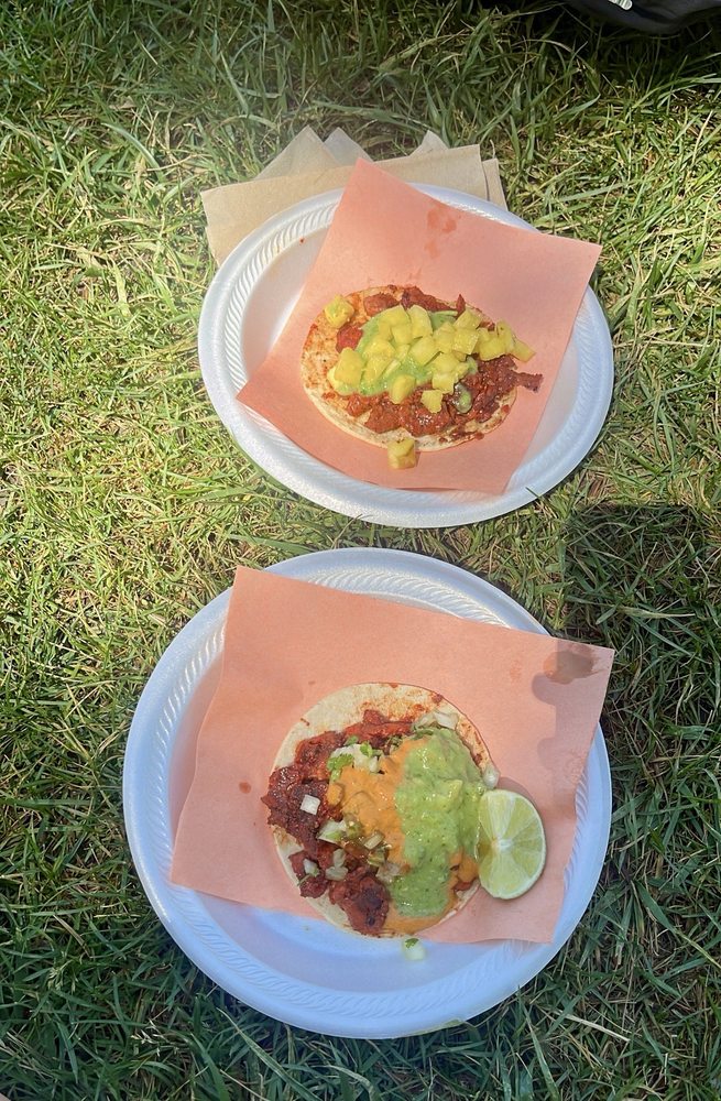 Tacos El Robert Logo