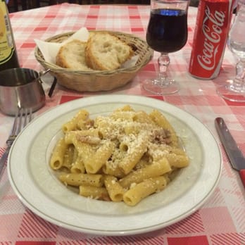 Taverna Sacchetti - Tonnarella cacio, pepe e cicoria (Tonnarella pasta with sheep cheese, pepper and Chicory). - Italian Near Me - Rome, RM