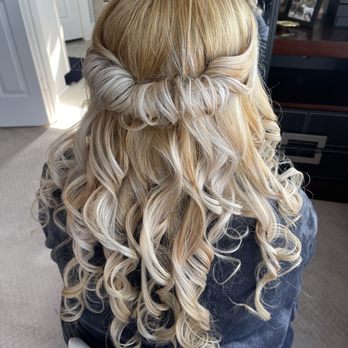 Brush & Blush Blow Dry Bar - Blow Dry/Out Services Near Me - Houston, Texas Brush & Blush Blow Dry Bar - Blow Dry/Out Services Near Me - Houston, Texas