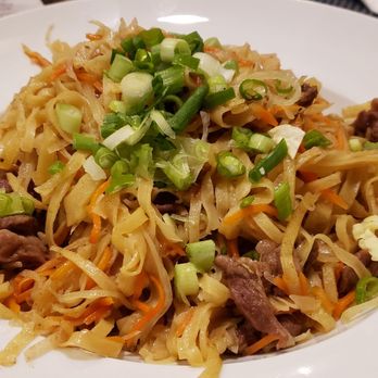 Buuz Thai Eatery - Tsuivan: beef stir fry noodles - Thai Near Me - Arlington, Virginia