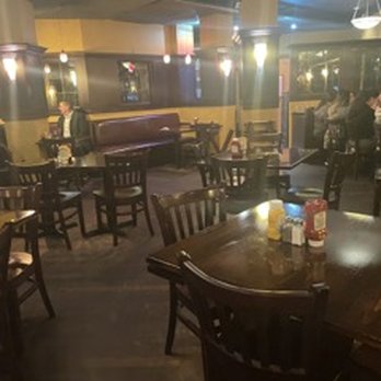 Redcoat Tavern - Empty restaurant but no one can sit together? - Burgers Near Me - West Bloomfield, Michigan Redcoat Tavern - Empty restaurant but no one can sit together? - Burgers Near Me - West Bloomfield, Michigan