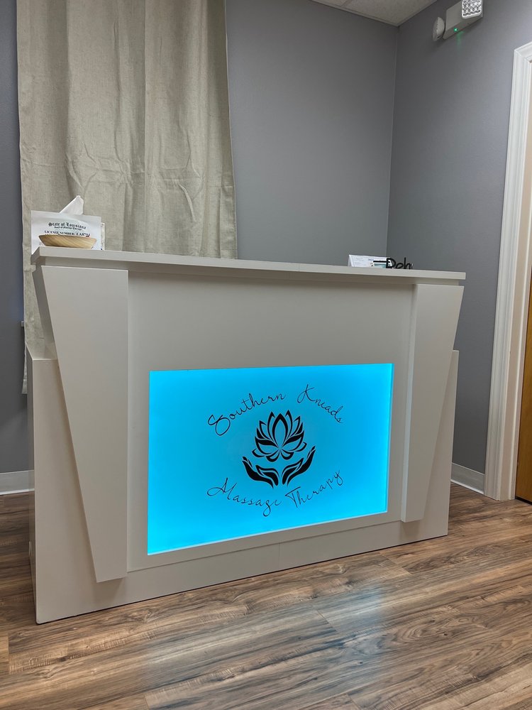 Southern Kneads Massage Therapy Logo