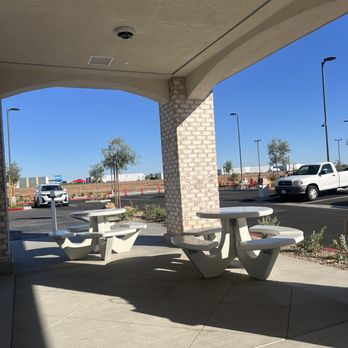 In-N-Out Burger - Patio seating, more on the left side - Burgers Near Me - Mesa, Arizona In-N-Out Burger - Patio seating, more on the left side - Burgers Near Me - Mesa, Arizona