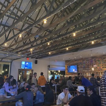 Bungalow Heights - Inside - Bars Near Me - Houston, Texas