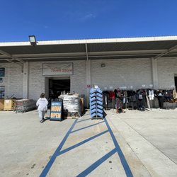 URM Thrift & Boutique  - Parking lot and donation drop off