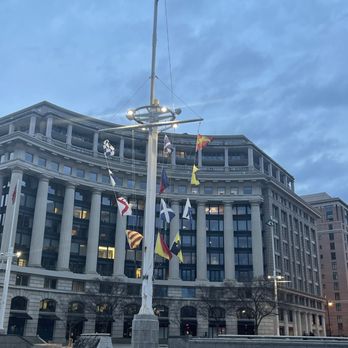 US Navy Memorial - Landmarks & Historical Buildings Near Me - Washington, DC, District of Columbia