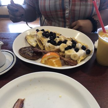 Vanta Cafe - Deluxe French Toast Special and Mango Smoothie. - Breakfast & Brunch Near Me - Wailuku, Hawaii Vanta Cafe - Deluxe French Toast Special and Mango Smoothie. - Breakfast & Brunch Near Me - Wailuku, Hawaii