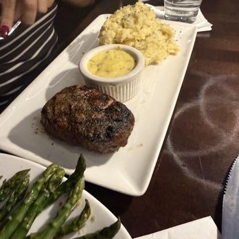 Kaluz - Wellington - Filet mignon with Béarnaise and garlic mashed potatoes. - New American Near Me - Wellington, Florida