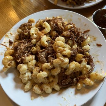 Plank Town Brewing Co - Amazing Mac and Cheese with pulled bbq pork added - Breweries Near Me - Springfield, Oregon Plank Town Brewing Co - Amazing Mac and Cheese with pulled bbq pork added - Breweries Near Me - Springfield, Oregon