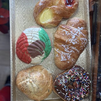 Azteca Bakery - Bakeries Near Me - Wallingford, Connecticut