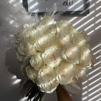 Caneli De Fleurs - Peep those rhinestones - Floral Designers Near Me