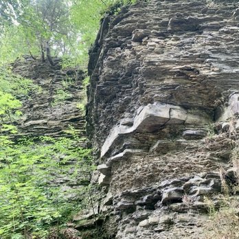 Ithaca Falls - The floor: light gray limestone. Crumbling walls: shale, too flakey for climbing. Top of the cliff: sturdier sandstone & siltstone. - Hiking Near Me Ithaca Falls - The floor: light gray limestone. Crumbling walls: shale, too flakey for climbing. Top of the cliff: sturdier sandstone & siltstone. - Hiking Near Me