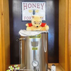 Davidian's Farm Market - Honey pot