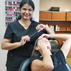 Eyebrow Threading by Saleema