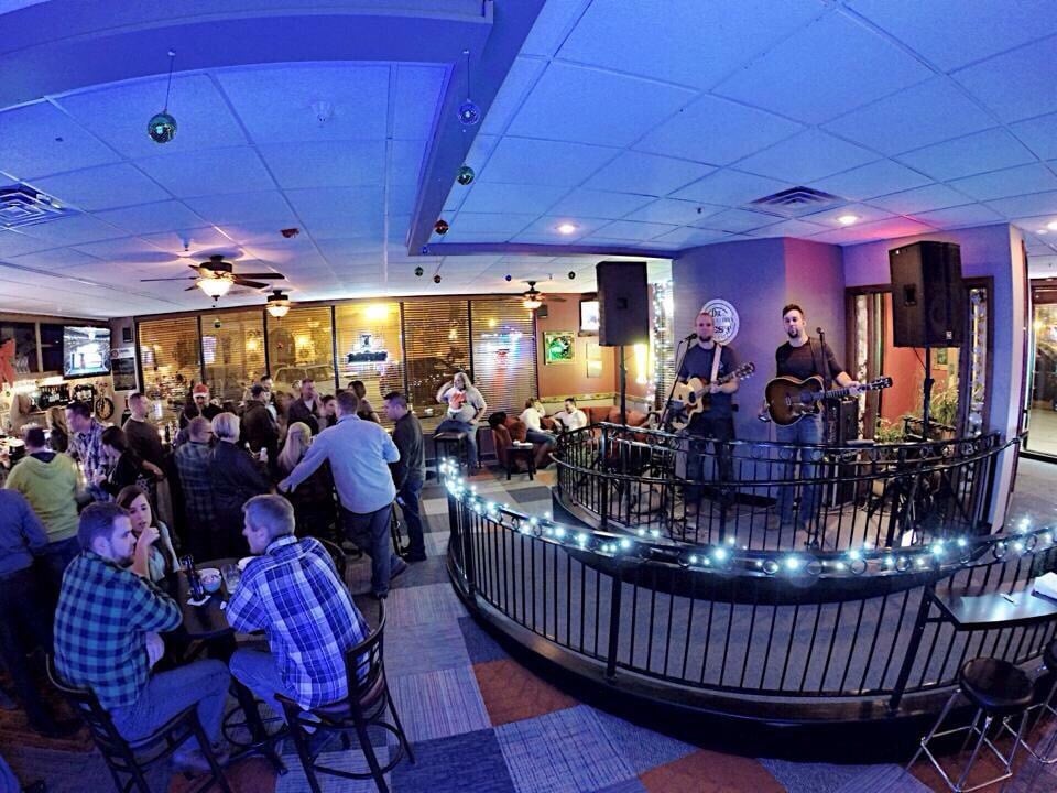 KICKBACK ON FULTON Updated August 2024 456 Fulton St, Peoria