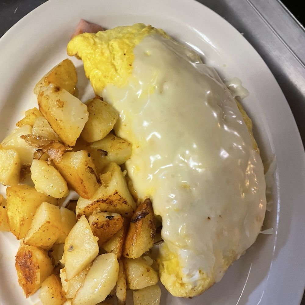 Pat's on the Heights - Omelette and home fries by Pat! - Breakfast & Brunch Near Me - Hazleton, Pennsylvania