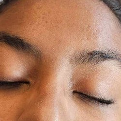 Aankura Beauty Care - Eyebrows shape before