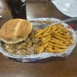 Circle B BBQ - Pulled pork sandwich