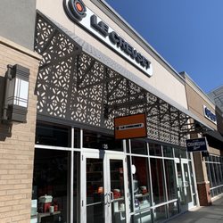 Le Creuset Outlet Store - Outside