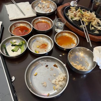 Hodori Restaurant - Empty plates of bulgogi and the kimchi assortment served with rice. - Korean Near Me - Mesa, Arizona Hodori Restaurant - Empty plates of bulgogi and the kimchi assortment served with rice. - Korean Near Me - Mesa, Arizona