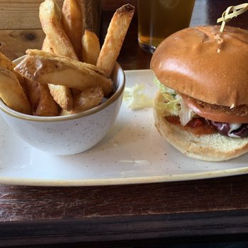 Barley Mow - Chicken Burger - Pubs Near Me - London, XGL Barley Mow - Chicken Burger - Pubs Near Me - London, XGL
