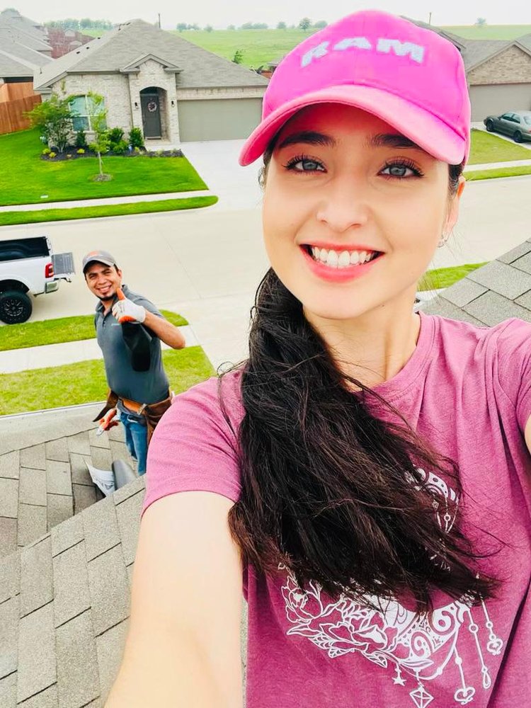 Slide of Vasquez Leon Roofing