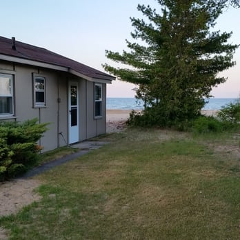 Thomas Parkside Cottages - Hotels Near Me - Oscoda, Michigan Thomas Parkside Cottages - Hotels Near Me - Oscoda, Michigan