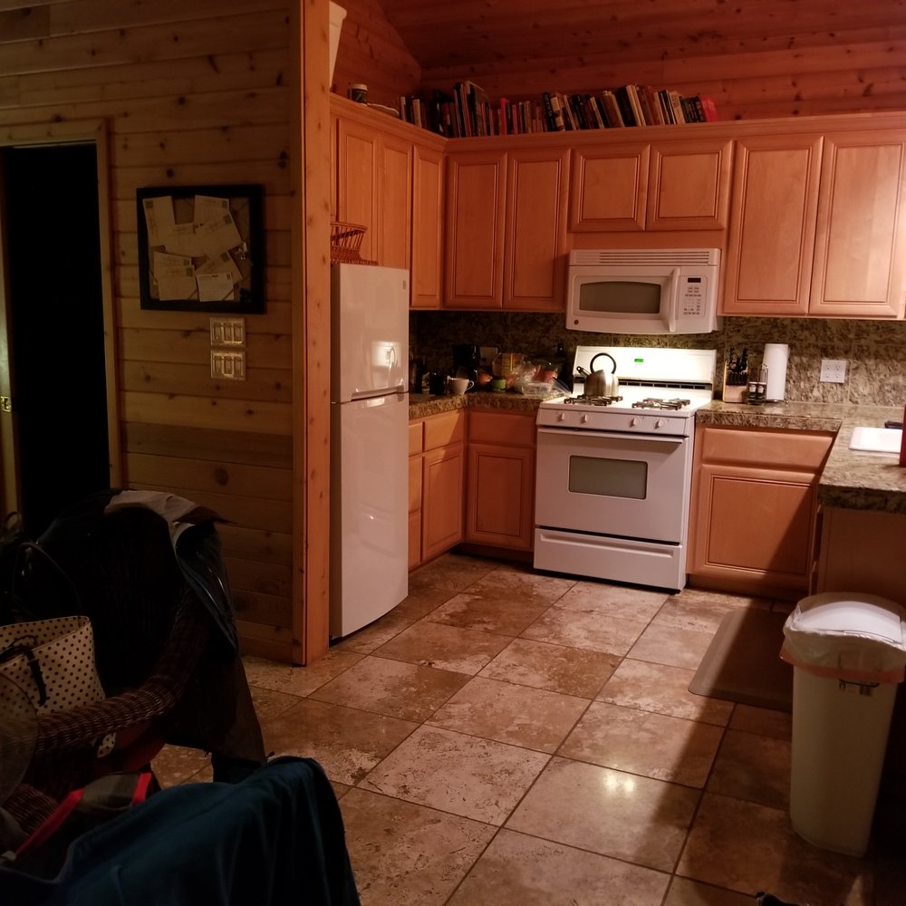 Spinning Wheel Yosemite - Sun House kitchen has everything we needed. - Vacation Rentals Near Me - Groveland, California