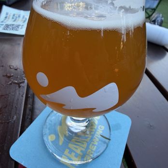 Headlands Brewing - hefeweizen - Beer Gardens Near Me - Walnut Creek, California