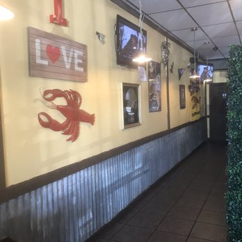 Hank's Crawfish - Walkin in - Cajun/Creole Near Me - Houston, Texas