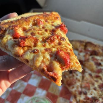 Romi's Grill & Slice - Butter Chicken Pizza - Food Trucks Near Me - Bakersfield, California Romi's Grill & Slice - Butter Chicken Pizza - Food Trucks Near Me - Bakersfield, California