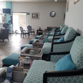 Kamili - Pedicure spa stations, really comfy. A+ care and work on your feet. - Hair Salons Near Me - Tijuana, BCN Kamili - Pedicure spa stations, really comfy. A+ care and work on your feet. - Hair Salons Near Me - Tijuana, BCN