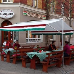 Hungarica - Eingang und Außenbereich