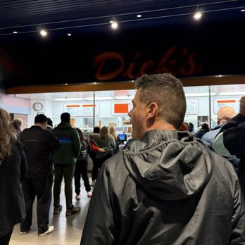 Dick's - Line to order - Fast Food Near Me - Seattle, Washington