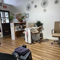 Le Petit Astoria Spa - Front of store
