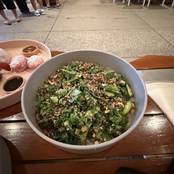 Palm Breeze Bar - Kale salad with quinoa and few blueberries. Our chicken was missing - Bars Near Me - Anaheim, California