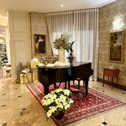 Chateau Vaudreuil Suites Hotel