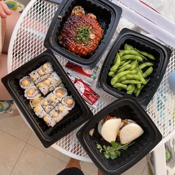 Moshi Moshi - Biscayne Blvd - Volcano roll, edamame, krunchy krab roll, spicy salmon roll, pork buns - Sushi Bars Near Me - Miami, Florida