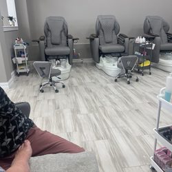 Bloomfield Nails & Spa - Pedicure stations