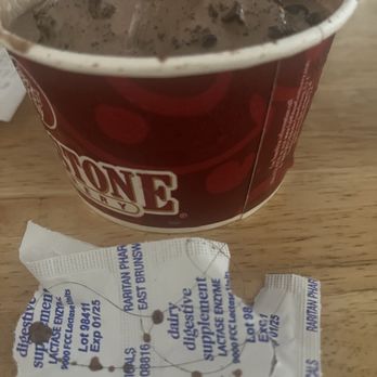 Cold Stone Creamery - Found 2 hairs in my ice cream - Ice Cream & Frozen Yogurt Near Me - La Mirada, California