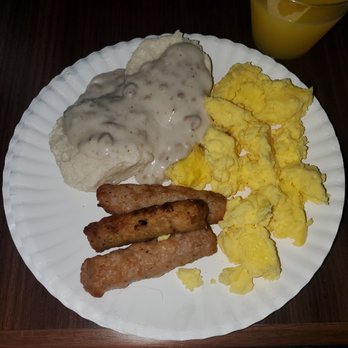 Comfort Inn Muscatine Near Hwy 61 - Biscuits and gravy, scrambled eggs, pork sausage - Hotels Near Me - Muscatine, Iowa Comfort Inn Muscatine Near Hwy 61 - Biscuits and gravy, scrambled eggs, pork sausage - Hotels Near Me - Muscatine, Iowa