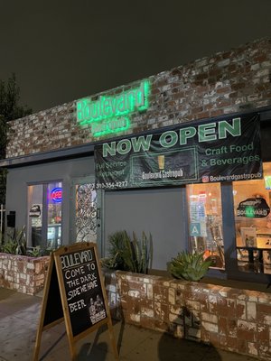 Boulevard Gastropub by null