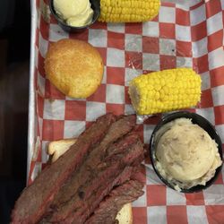 Famous Dave's Bar-B-Que - Que Combo - 1 meat (brisket, sweet corn, garlic red mashed potatoes)