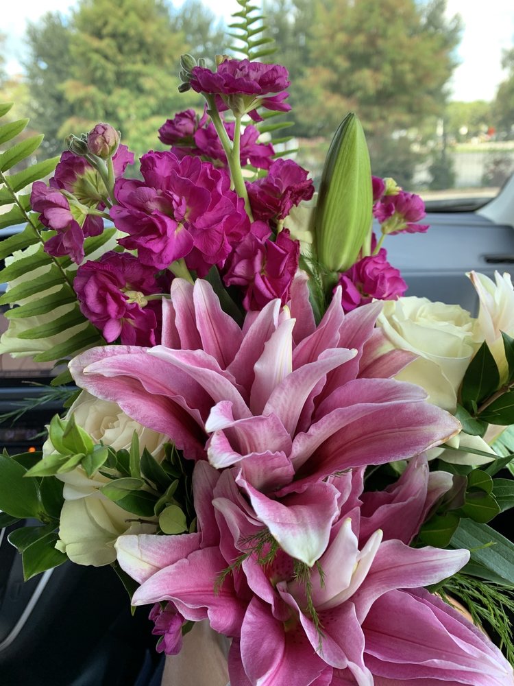 FLOWERS BY ROSE Updated August 2024 95 Photos & 16 Reviews 3766 US Hwy 17, Richmond Hill