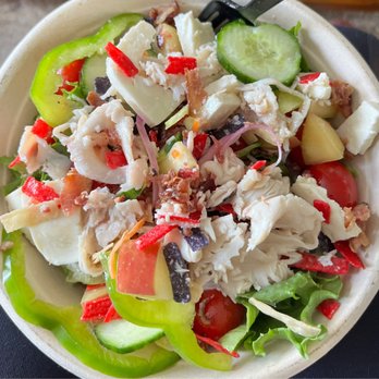 Hot Table - BUILD YOUR OWN SALAD with greens, apples, bacon, tortilla crisps, turkey, veggies, white balsamic dressing - Sandwiches Near Me - West Hartford, Connecticut