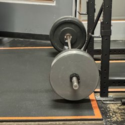 Game Time Strength GTS - Great racks and areas to deadlift.