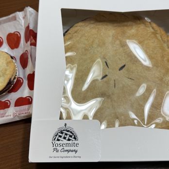 Yosemite Pie Company - Mini blackberry and 9" blueberry pie - Bakeries Near Me - Oakhurst, California