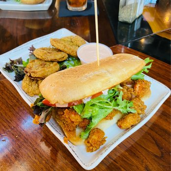 412 Public House - Crawl fish poor boy and fried green tomatoes - Gastropubs Near Me - Cullman, Alabama