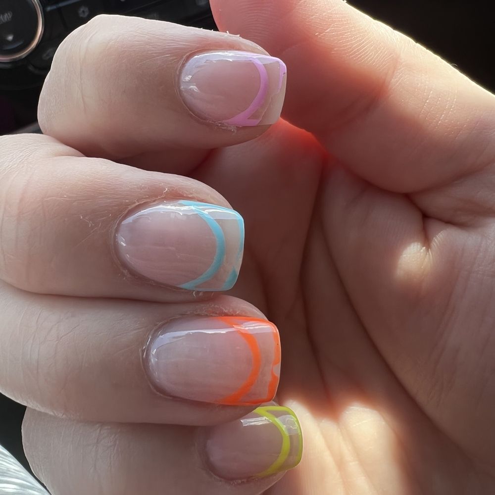 AVA Nail Bar - 4 nails chipped by the next day - Nail Salons Near Me - Schaumburg, Illinois