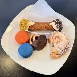 Little Cannoli Bakery